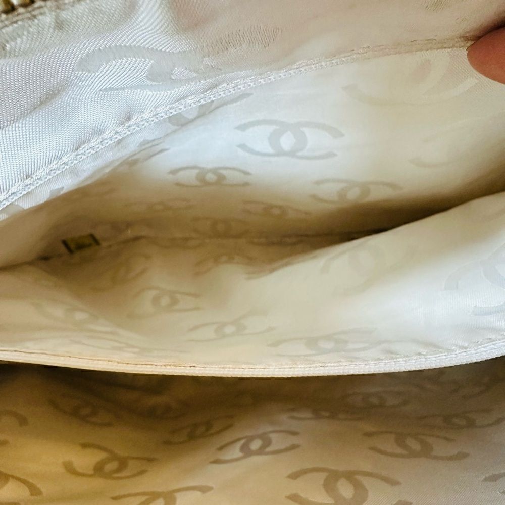Chanel Wild Stitch Quilted leather white Tote Bag with gold CC logo - Picture 14 of 16